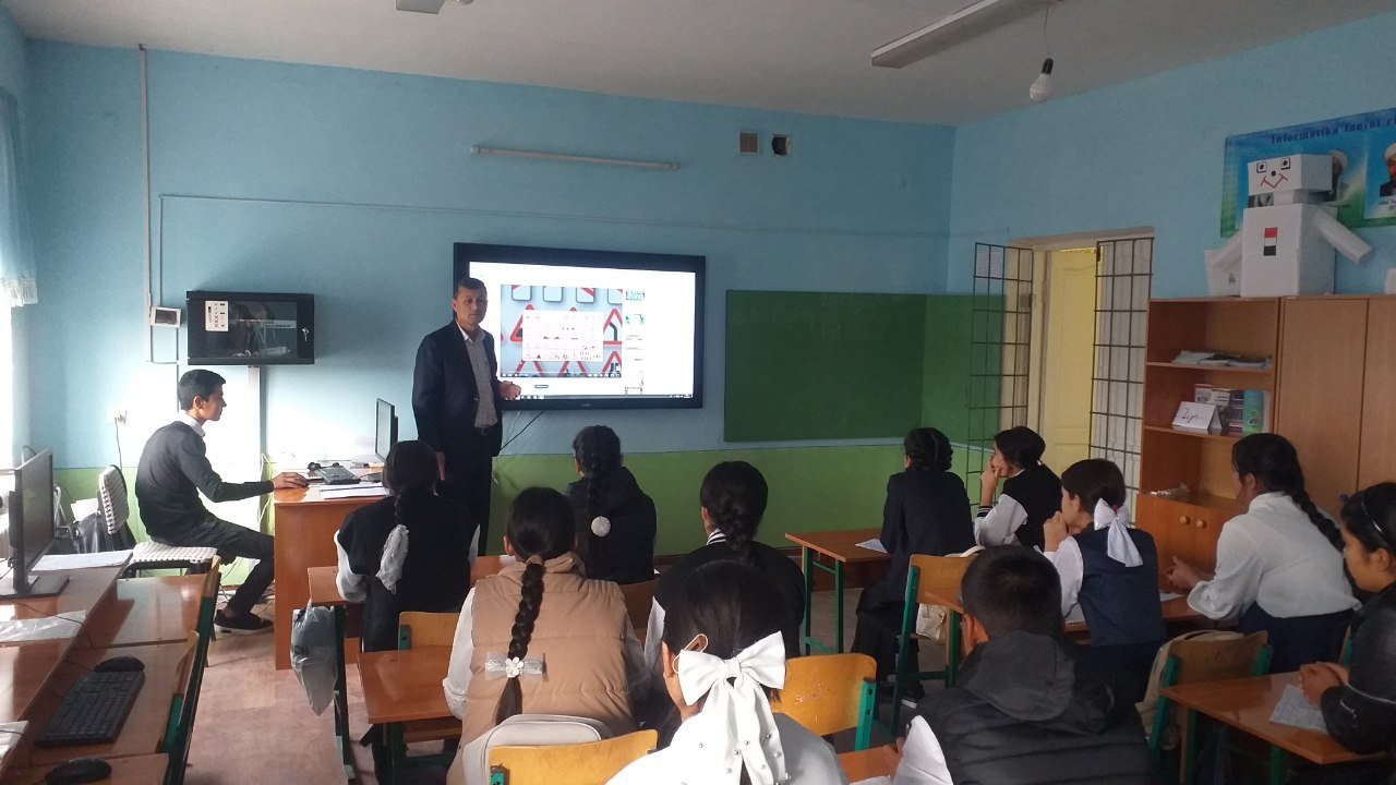 2023 йил 20 октябр куни шовот туманидаги 52-сонли мактабнинг 8-синф укувчилари уртасида  йул-харакати коидалари тугрисида тушунтириш давра сухбати утказилди